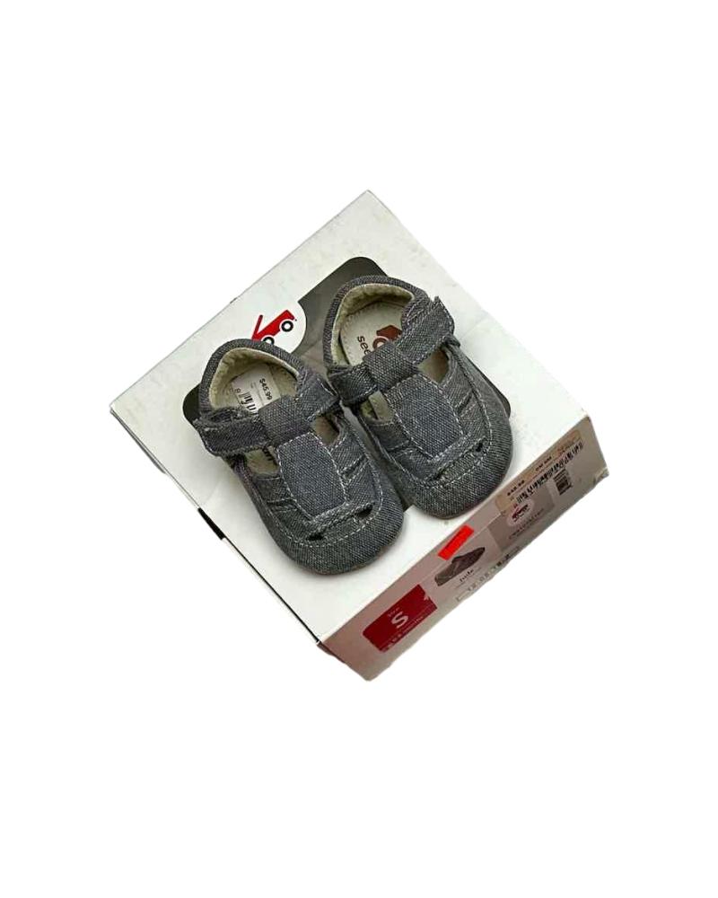 9132-inconnu-chaussures