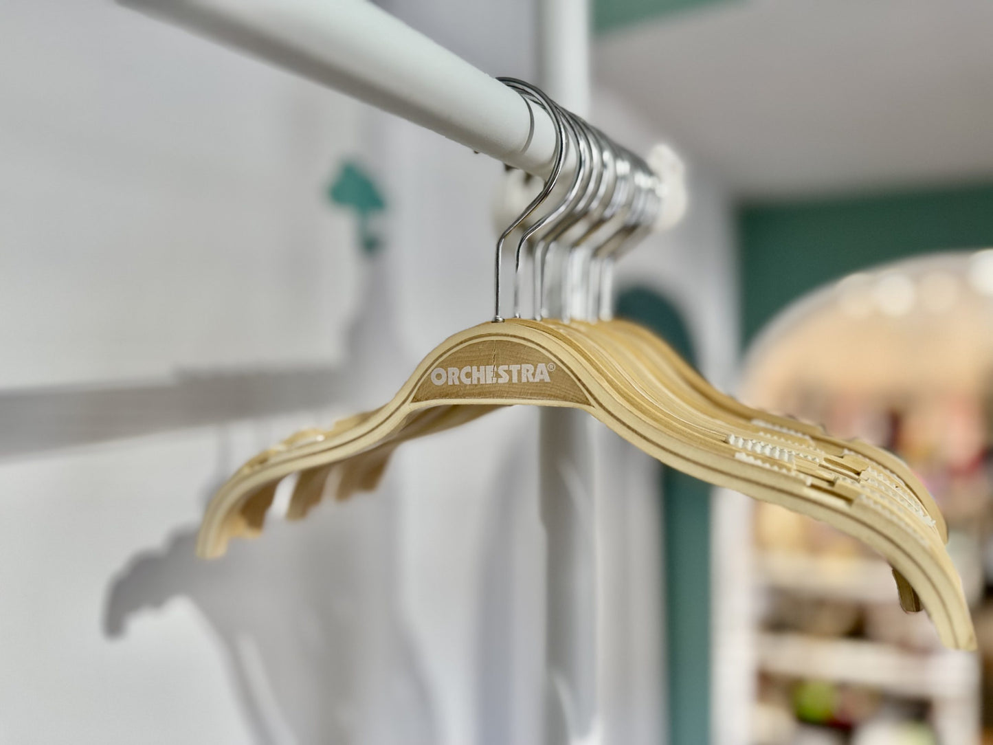 13651-cintres-en-bois-format-b-b