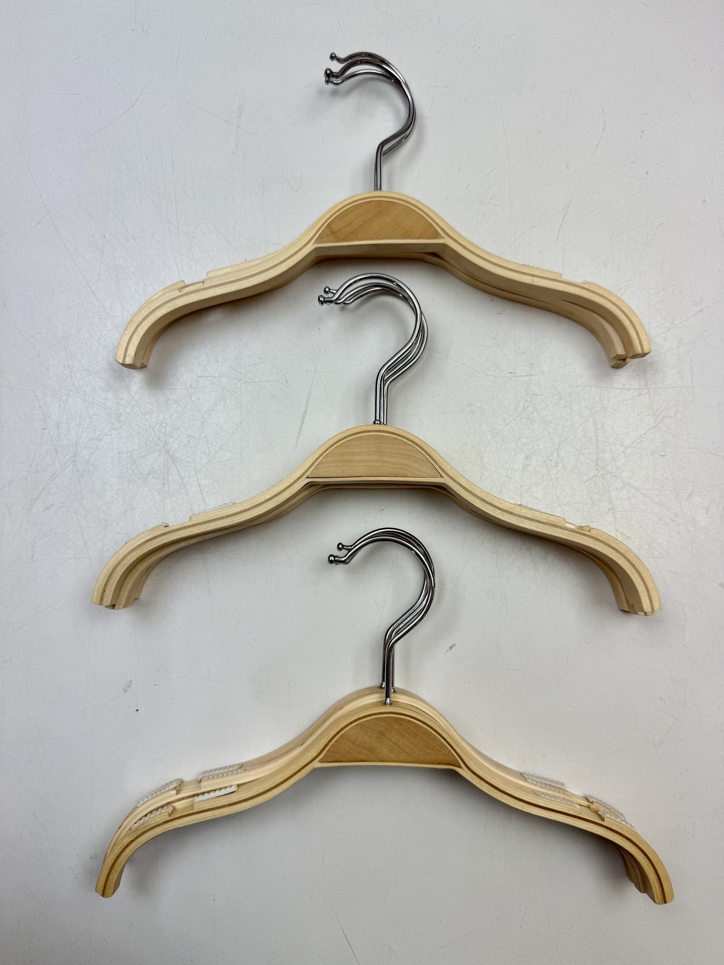 13651-cintres-en-bois-format-b-b